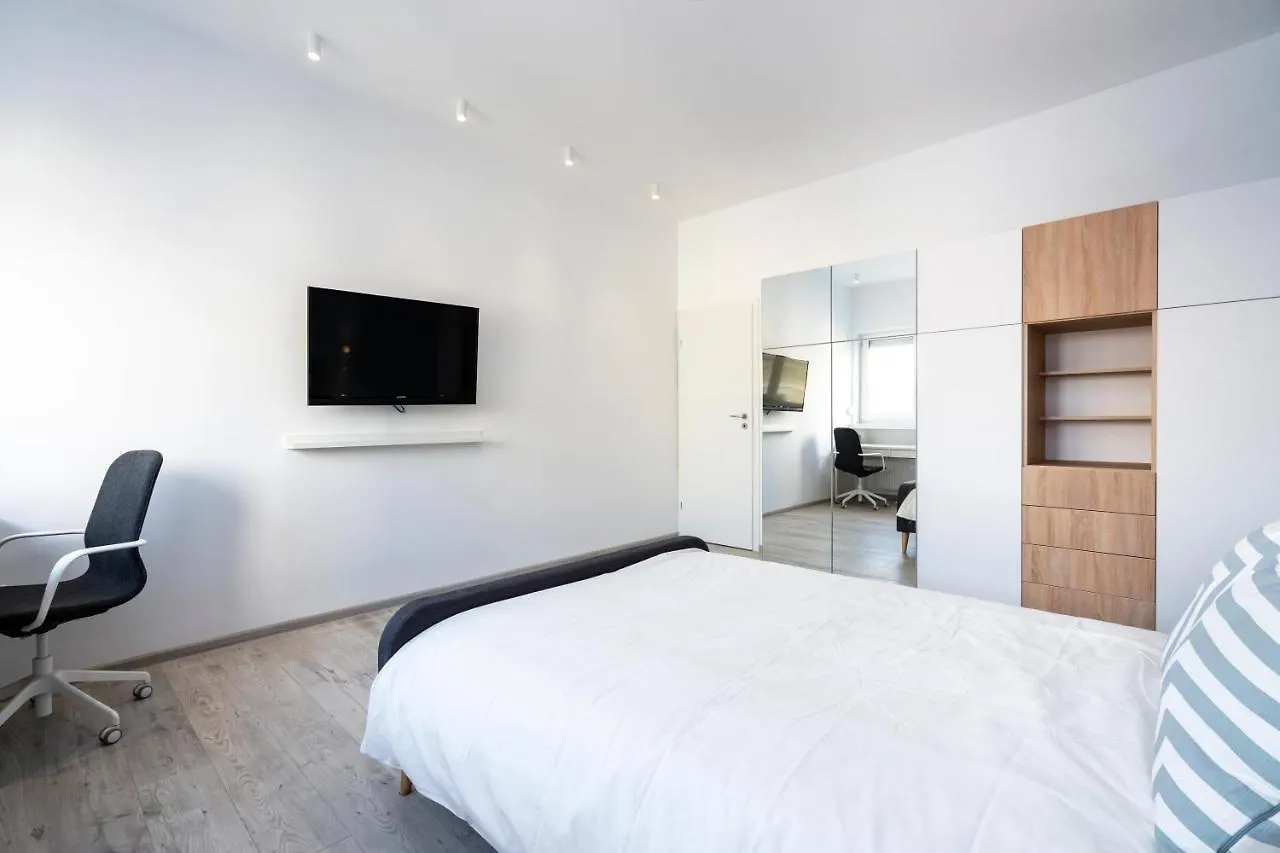 Sapphire Apartment In The Center Of Bucharest