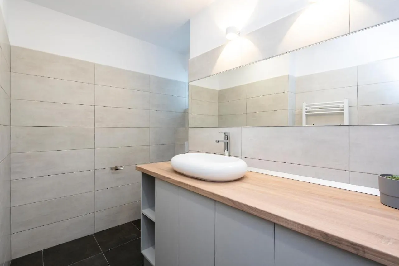 Sapphire Apartment In The Center Of Bucharest