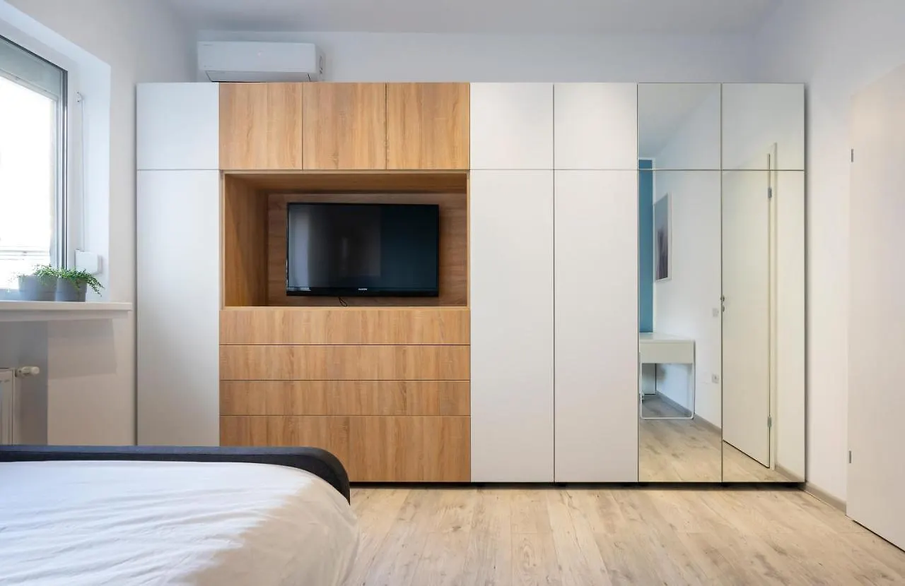 Sapphire Apartment In The Center Of Bucharest