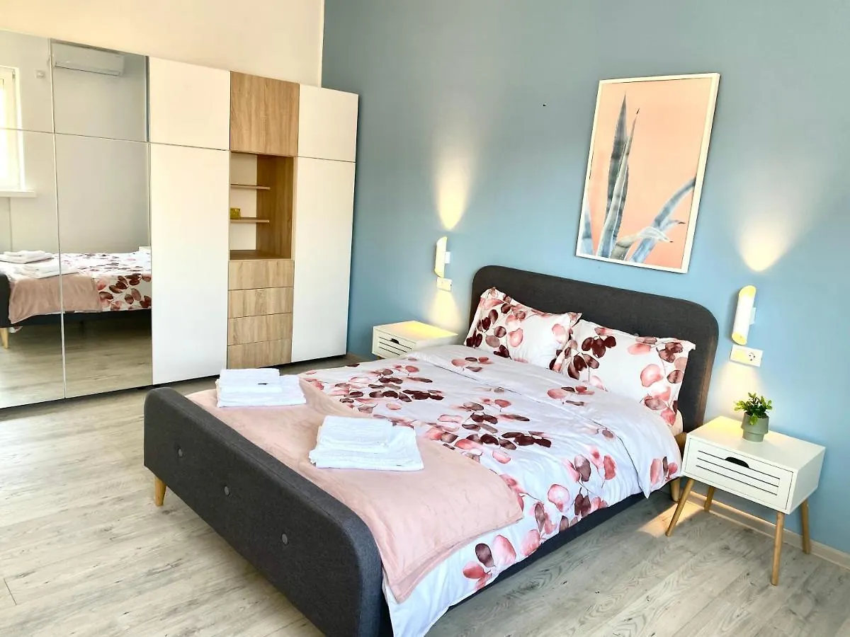 Sapphire Apartment In The Center Of Bucharest